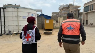 A site visit at the Al Manshia desalination plant in Gaza City. Credit: ICRC 